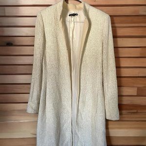 Tahari midi length blazer. Size 6. Fits like a medium. Cream. #designer #tahari